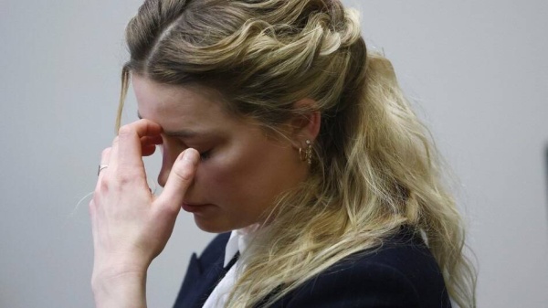 أمبر هيرد باكية في المحكمة: جوني ديب صفعني مرتين