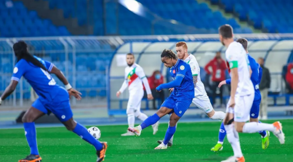 الهلال يواجه الاتفاق لتقليص الفارق مع اتحاد جدة