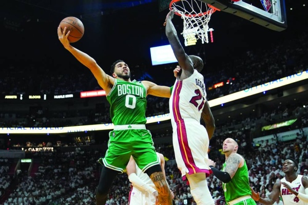 باتلر يقود ميامي لحسم المواجهة الأولى ضد سلتيكس