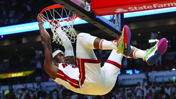 باتلر يقود ميامي لحسم المواجهة الأولى ضد سلتيكس