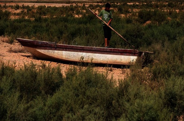 الجفاف يتوحش في العراق.. بحيرة حمرين ضحية جديدة