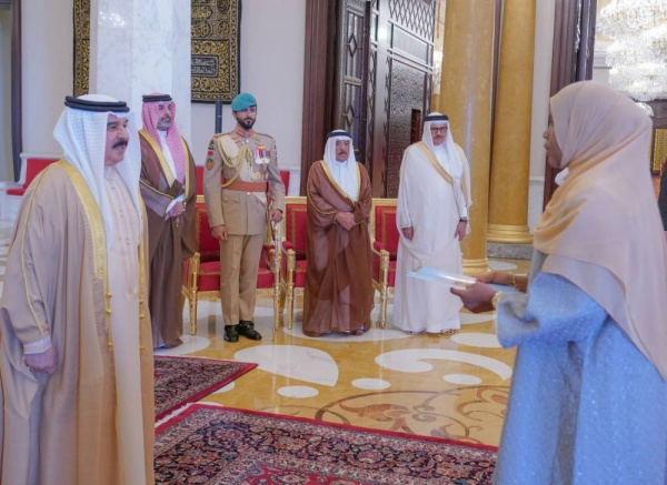 الملك يتسلم أوراق اعتماد اثنى عشر سفيراً جديداً لدى المملكة