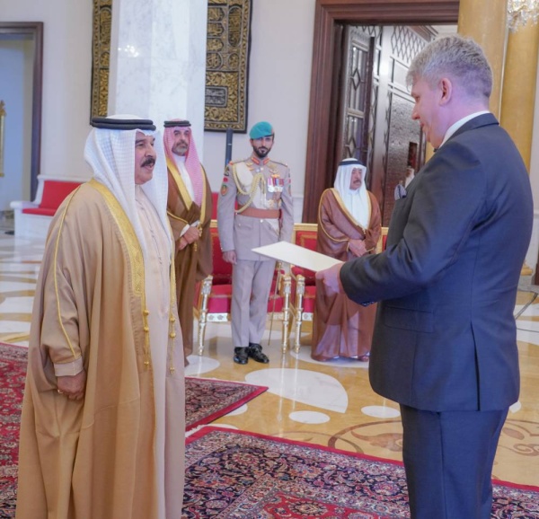 الملك يتسلم أوراق اعتماد اثنى عشر سفيراً جديداً لدى المملكة