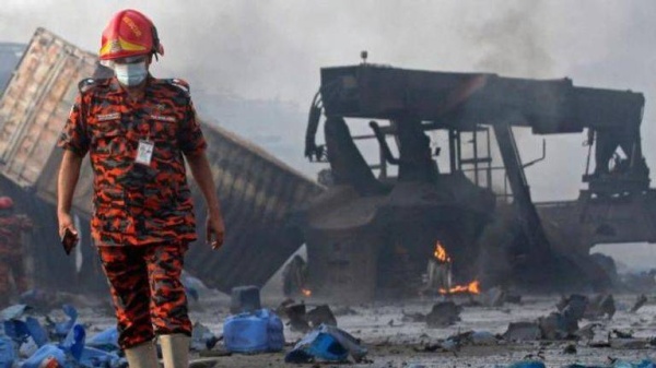 مأساة بنغلاديش.. رجال الإطفاء يضحون بأرواحهم لإخماد "الحريق الكارثي"