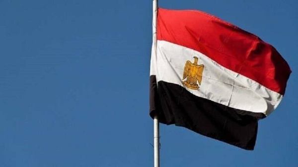 شاهد.. مصر تطرح أول 10 جنيهات بلاستيكية في السوق