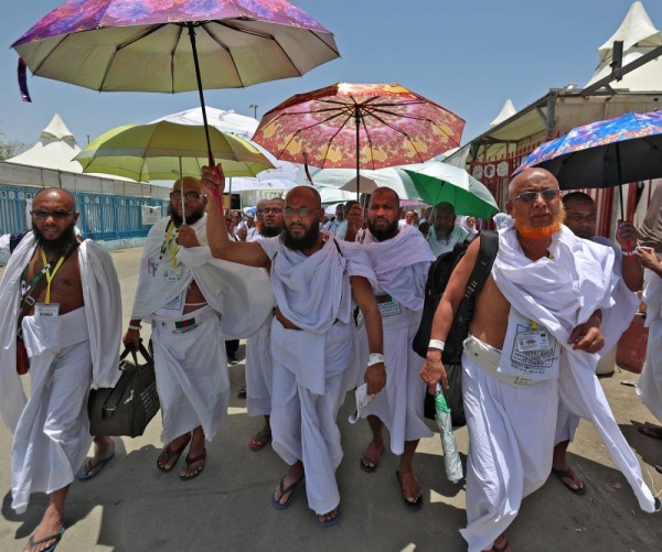 مليون حاج يبيتون ليلتهم الأولى بمنى.. و3 مسارات لنقل الحجيج