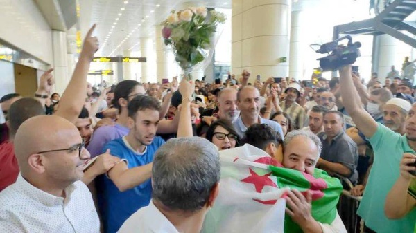 بعد ذهبية العالم.. المصارع الجزائري أنيس حلاسة يلقى استقبالاً تاريخياً