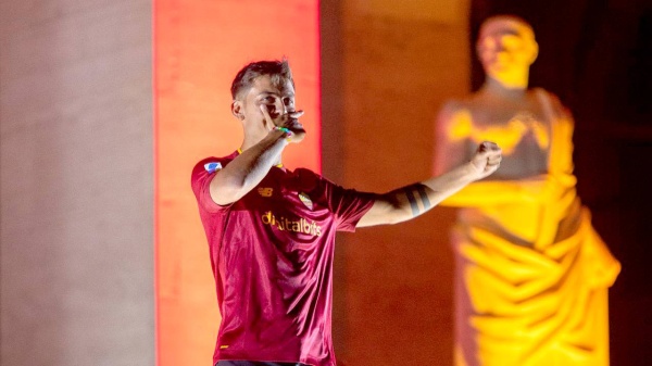 روما يقدم ديبالا في حفل مبهر