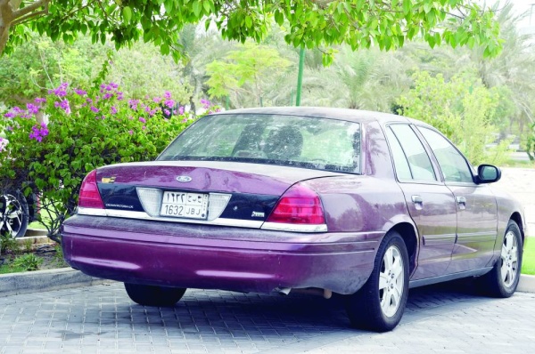 دعوات لتخفيض رسوم مواقف السيارات بالمطار لدعم السياحة