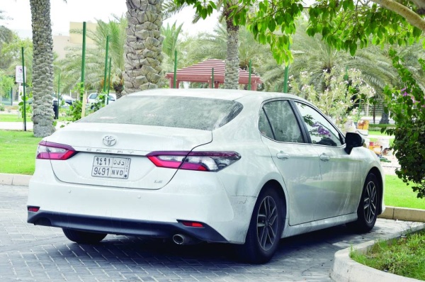 دعوات لتخفيض رسوم مواقف السيارات بالمطار لدعم السياحة