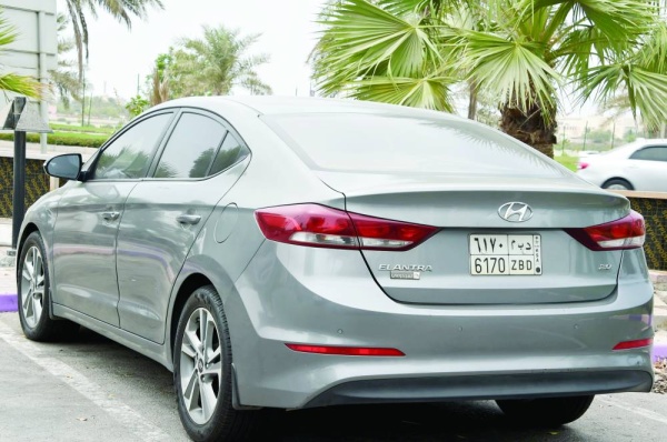 دعوات لتخفيض رسوم مواقف السيارات بالمطار لدعم السياحة