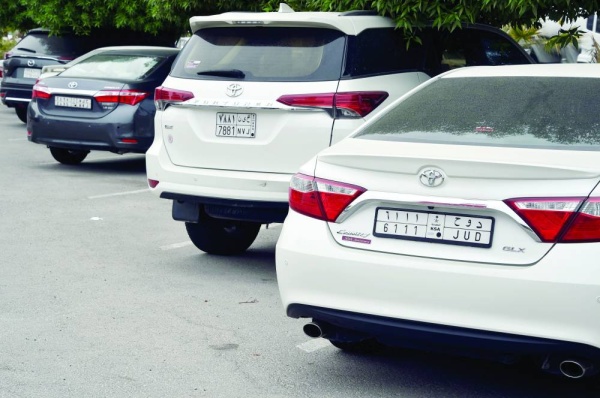 دعوات لتخفيض رسوم مواقف السيارات بالمطار لدعم السياحة