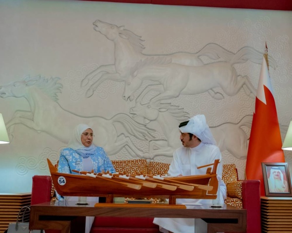 خالد بن حمد يوجه لإعداد خطة عمل لزيادة المبادرات الشبابية في جامعة البحرين