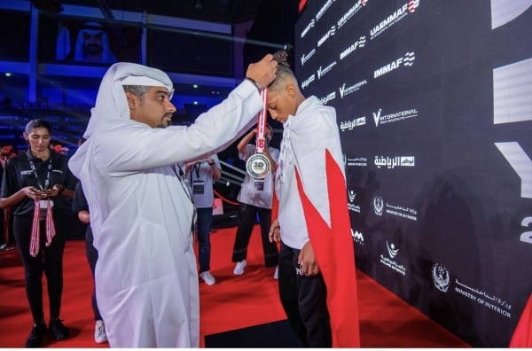 سعود سلمان يهدي البحرين "فضية" عالمية الشباب MMA