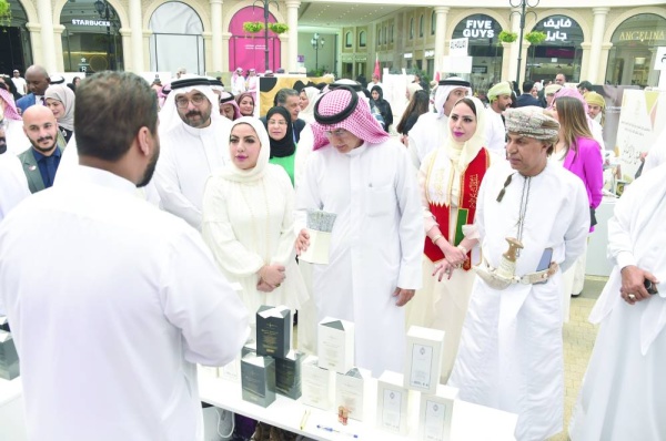 افتتاح المعرض البحريني العماني الأول للعطور