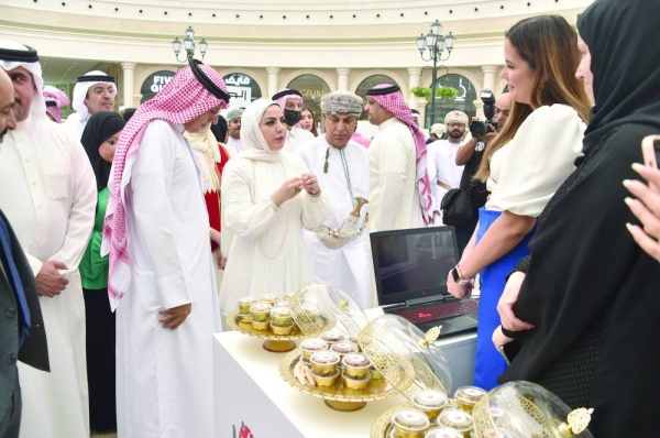 افتتاح المعرض البحريني العماني الأول للعطور