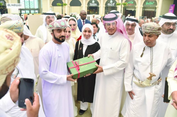 افتتاح المعرض البحريني العماني الأول للعطور