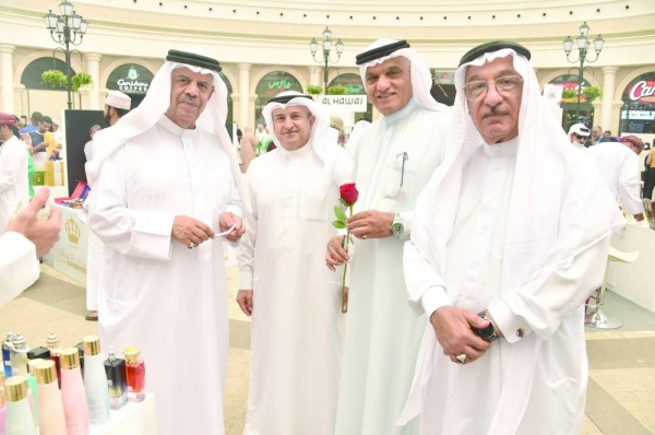افتتاح المعرض البحريني العماني الأول للعطور
