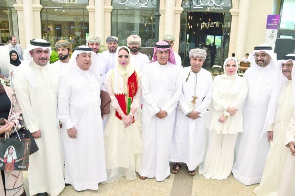افتتاح المعرض البحريني العماني الأول للعطور