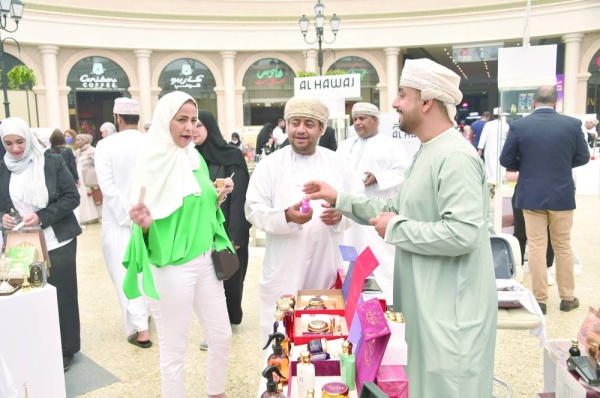 افتتاح المعرض البحريني العماني الأول للعطور