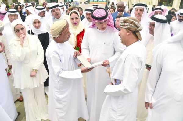 افتتاح المعرض البحريني العماني الأول للعطور