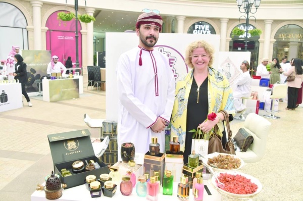 افتتاح المعرض البحريني العماني الأول للعطور