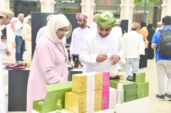 افتتاح المعرض البحريني العماني الأول للعطور