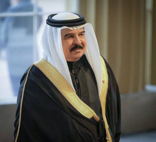 الملك وولي العهد رئيس الوزراء يقدمان التعازي بوفاة الملكة إليزابيث الثانية