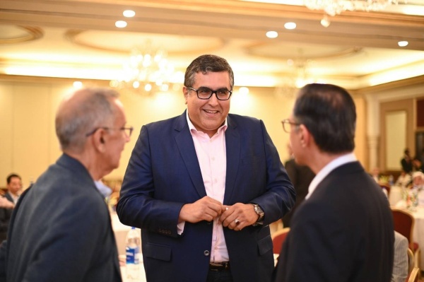 عميد &laquo;إدارة الأعمال&raquo; بجامعة البحرين يزور معهد إدارة الأعمال بكراتشي