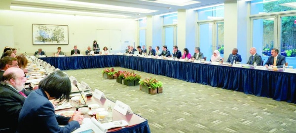 عبدالله بن أحمد يشارك في اجتماع مجموعة الحوكمة العالمية