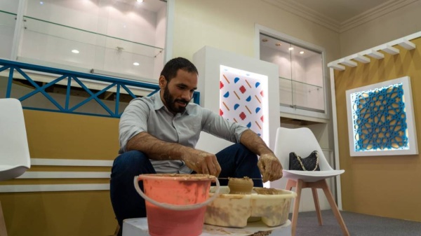 السياحة" تحتفي باليوم الوطني السعودي في سوق المنامة