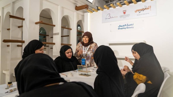 السياحة" تحتفي باليوم الوطني السعودي في سوق المنامة