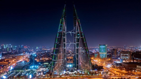 مباني البحرين ومعالمها تزدان باللون الأخضر احتفالاً باليوم الوطني السعودي