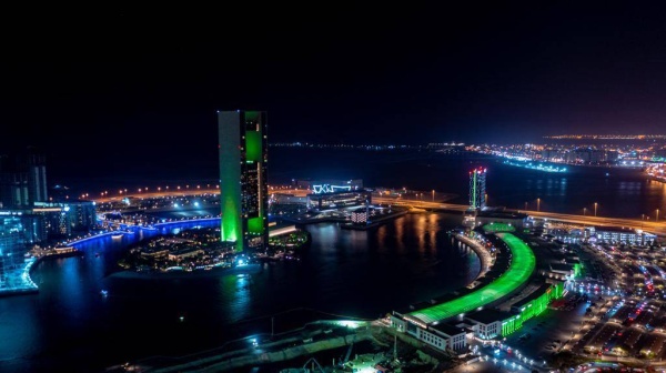 مباني البحرين ومعالمها تزدان باللون الأخضر احتفالاً باليوم الوطني السعودي