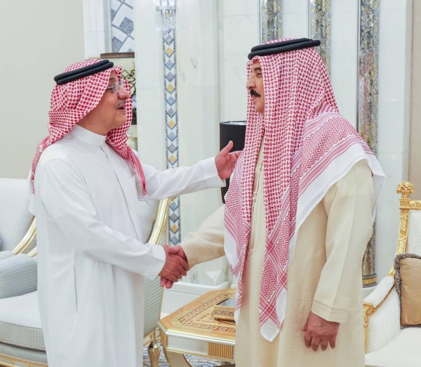 الملك وخادم الحرمين الشريفين يستعرضان مسار العلاقات التاريخية ومختلف جوانب التعاون والعمل المشترك