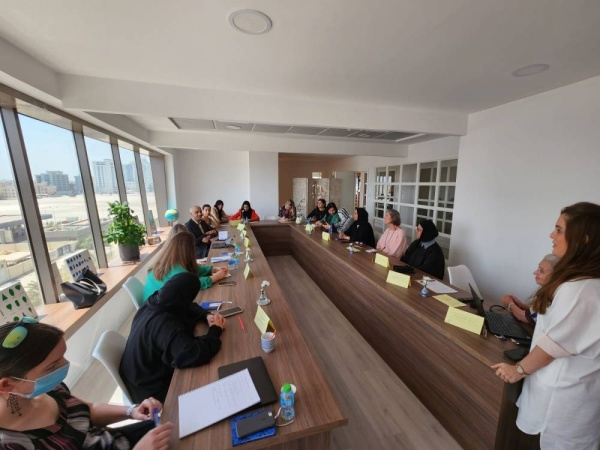 خلال اجتماع استضافه &laquo;منتسوري المنامة&raquo;.. خبراء يناقشون أهمية منهج منتسوري في الحد من العنف المدرسي