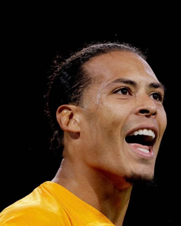 فان باستن يهاجم فان دايك