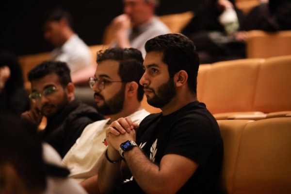 &laquo;فريق الكتاب&raquo; و&laquo;الجوهرة للمجلات الطبية&raquo; يناقشان الحد الفاصل بين التجميل العلاجي وتحسين المظهر