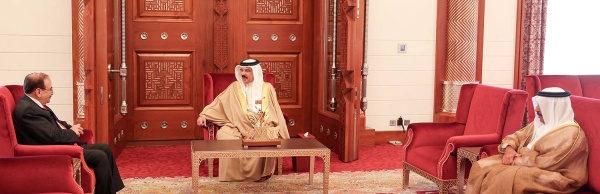 الملك يستقبل الدكتور عبد الحسين بن علي ميرزا