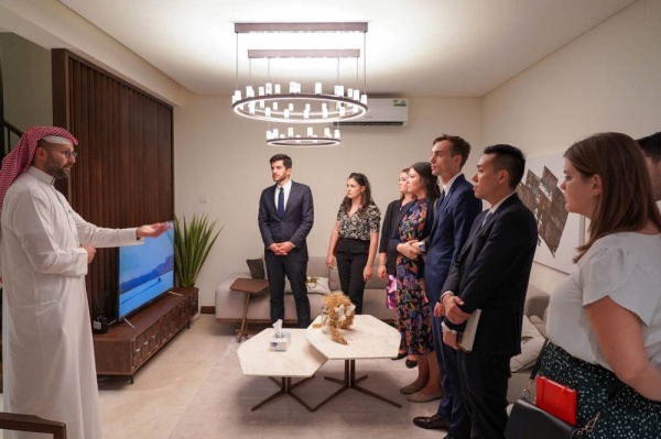 وفد من الكونغرس الأمريكي يقوم بزيارة الى مدينة سلمان