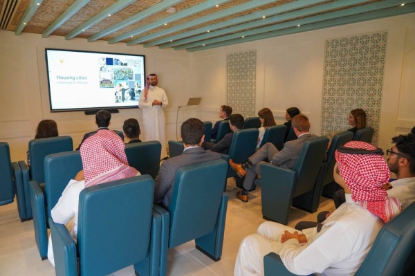 وفد من الكونغرس الأمريكي يقوم بزيارة الى مدينة سلمان