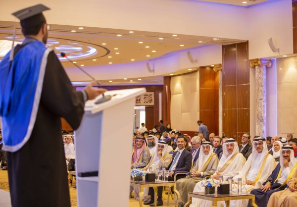 خالد بن عبد الله: مواصلة الارتقاء بالمستوى العلمي للقيادات الوطنية ورفع كفاءة العمل في القطاعين العام والخاص