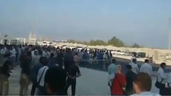 عمال البتروكيماويات في إيران يضربون.. &laquo;الموت للدكتاتور&raquo;