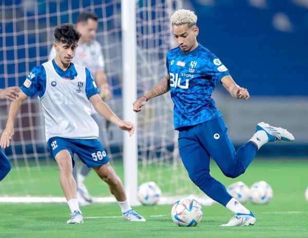 الشباب يمتحن نواياه البطولية أمام الهلال