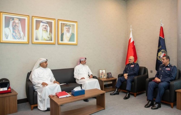 رئيس الأمن العام يستقبل الرئيس التنفيذي لحلبة البحرين الدولية