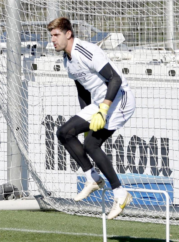 &laquo;عرق النسا&raquo; لا زالت تحاصر كورتوا