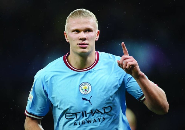 يأكل القلب ويتغذى على الشمس كيف صُنِعَت أسطورة هالاند؟