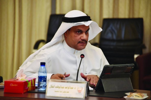 خط الدفان يعرقل إنشاء ساحل في العكر الشرقي