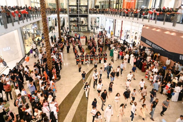 "فلاش موب" أبهر رواد "ستي سنتر" تحت شعار" نصوت للبحرين"