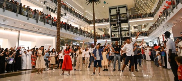 "فلاش موب" أبهر رواد "ستي سنتر" تحت شعار" نصوت للبحرين"